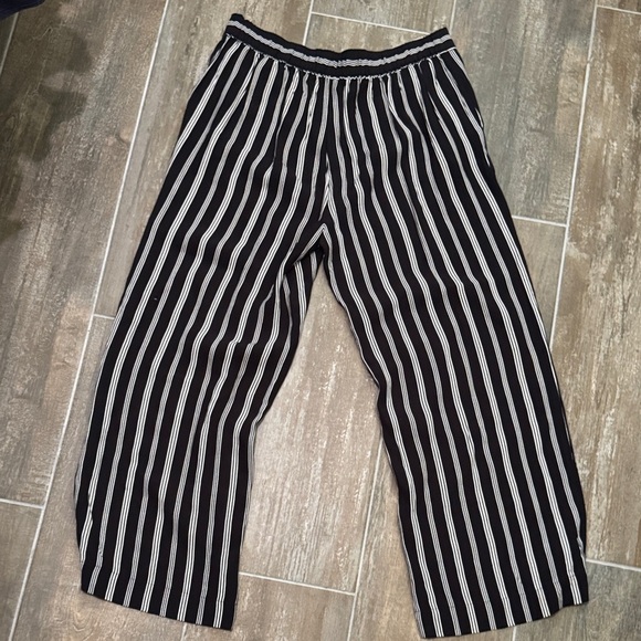 LOFT Black and White Striped Cropped Pants - Picture 8 of 9